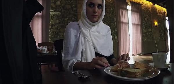  Cock riding Muslim beauty gives her pussy to earn cash